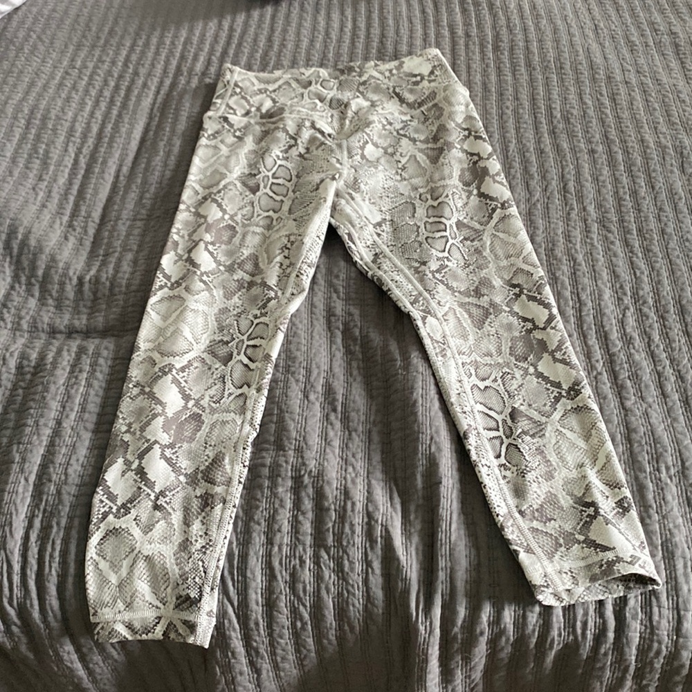 Victoria’s Secret leggings snake, print size 12, super soft